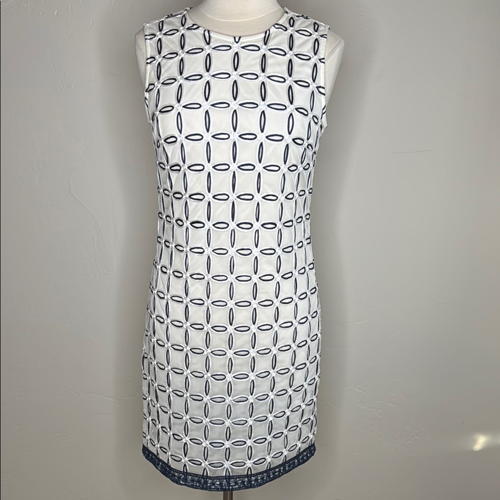 Sleeveless Geometric Pattern Dress - White and Navy